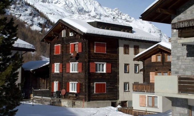 Saas Almagell Apartment | Cosy apartment for 6 guests with WIFI and TV