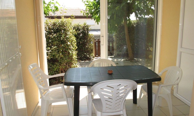 Carcans Plage Apartment | Cosy apartment for 2 guests with TV, terrace, pets allowed and parking