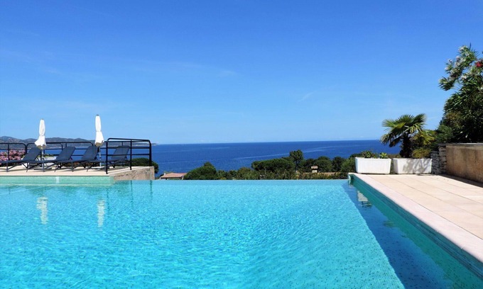 Figarella Apartment | Cosy apartment for 4 people with pool, A/C, WIFI, TV, terrace and parking
