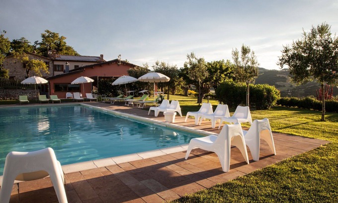 Fossombrone Other | Cosy apartment for 4 people with pool, WIFI, TV, pets allowed and parking