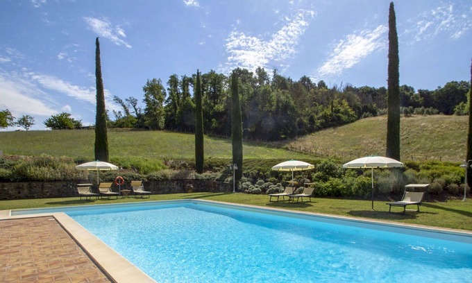 San Giovanni Valdarno Apartment | Cosy apartment for 6 people with pool, WIFI, TV, pets allowed and parking