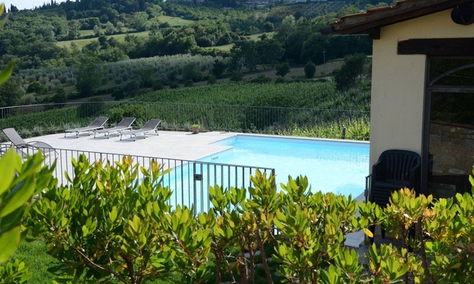 Capolona Apartment | Cosy apartment for 2 guests with WIFI, pool, TV and pets allowed, close to Arezzo