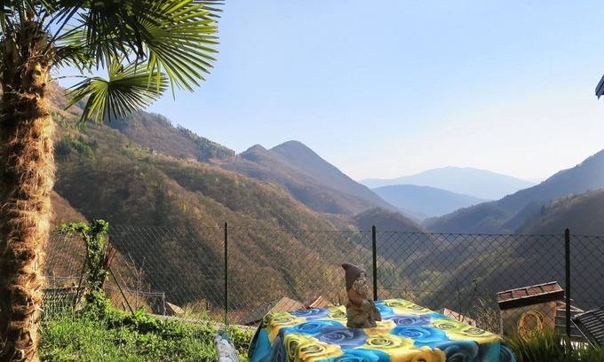 Premeno Apartment | Cosy apartment for 4 guests with TV, balcony, pets allowed and parking