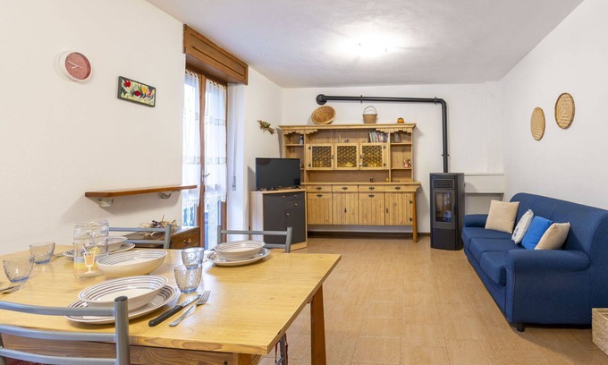 Cataeggio Apartment | Cosy apartment for 4 people with TV, terrace and parking