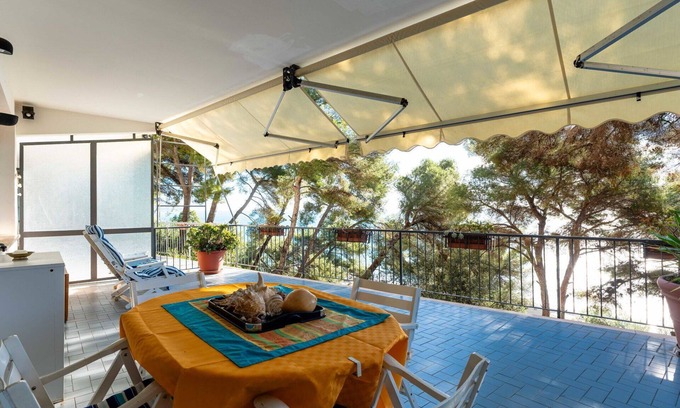 Capo Mimosa-Rollo Apartment | Cosy apartment for 4 people with WIFI, balcony, panoramic view and parking