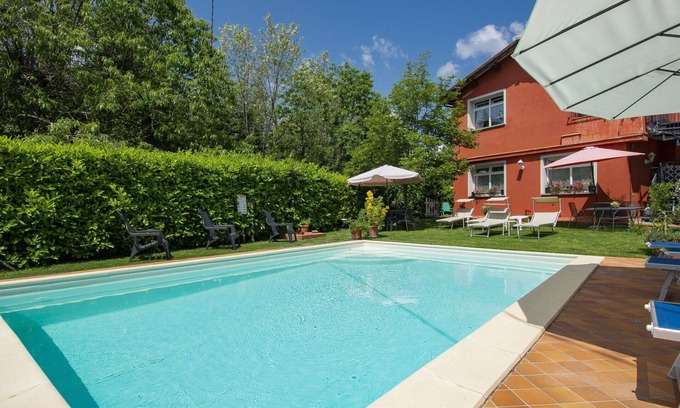 Marliana Apartment | Cosy apartment for 7 people with pool, WIFI, TV, terrace, pets allowed and parking