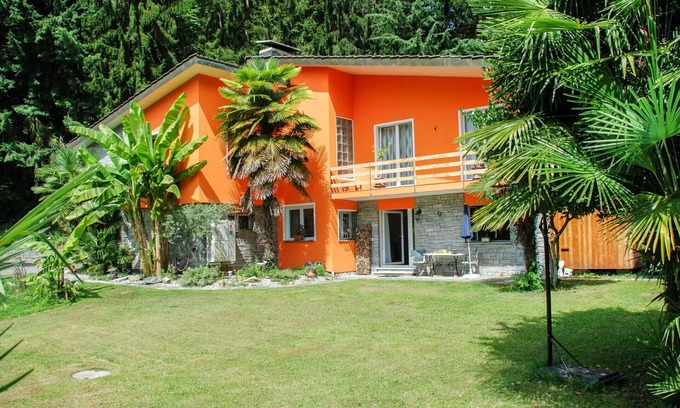 Negrentino Apartment | Cosy apartment for 4 guests with WIFI, pool, TV, patio, pets allowed, panoramic view and parking