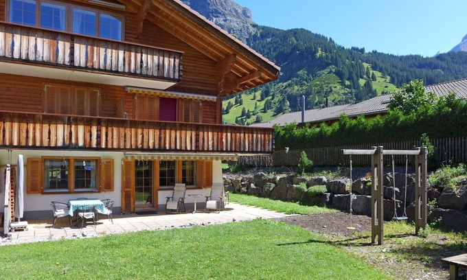 Blausee Apartment | Cosy apartment for 6 guests with WIFI, TV, terrace, panoramic view and parking