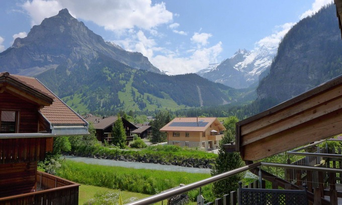 Kandersteg Apartment | Cosy apartment for 3 people with WIFI, balcony, panoramic view and parking