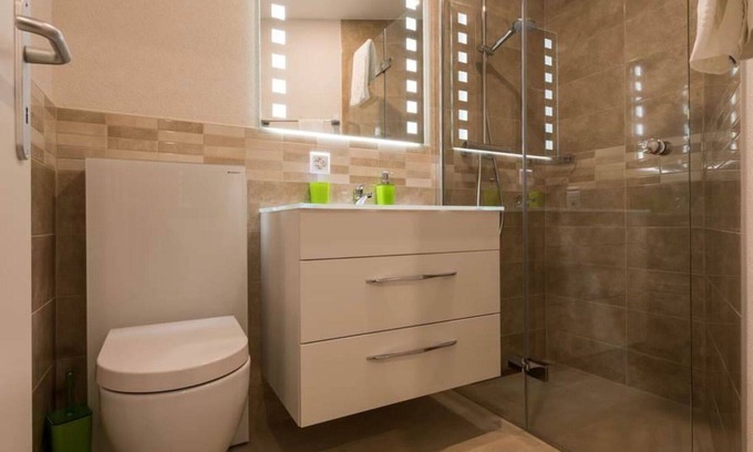 Saas Almagell Apartment | Cosy apartment for 3 guests with hot tub, WIFI, TV and balcony