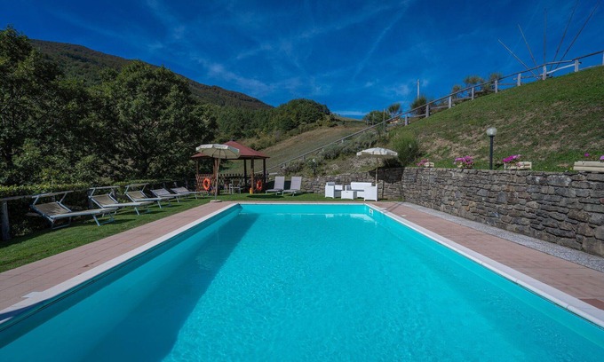 Cutigliano Apartment | Cosy apartment for 6 guests with WIFI, pool, TV, veranda, pets allowed and parking