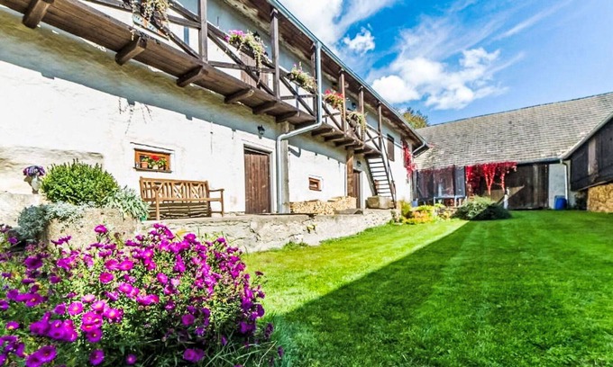 Horni Plana Villa | Cosy apartment in villa for 3 people with pool, WIFI, TV and pets allowed
