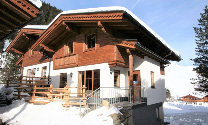 Tux House | Cosy apartment in villa for 9 guests with WIFI, TV, terrace and parking