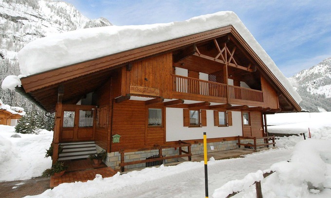 Penia House | Cosy apartment in villa for 5 people with WIFI, TV, terrace and parking