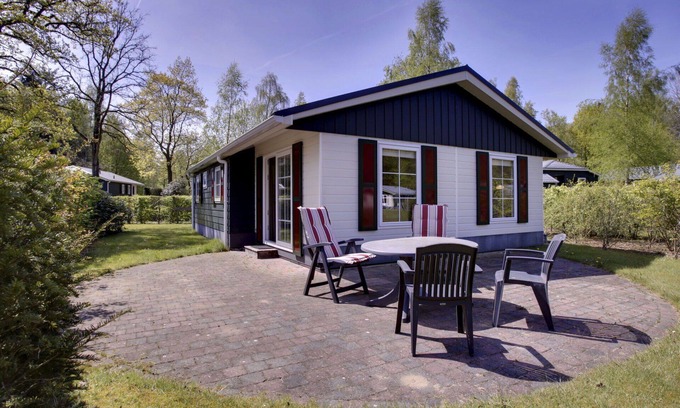 Municipality of Dalfsen House | Cosy apartment in villa for 4 people with WIFI, pool, TV, terrace and parking