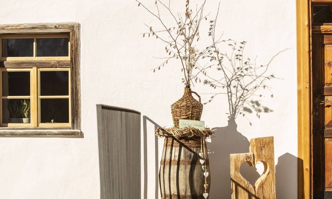 Kauns Villa | Cosy apartment in villa for 3 guests with WIFI, patio and parking