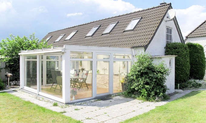 Verchen House | Cosy apartment in villa for 4 guests with WIFI, TV, patio, pets allowed and parking