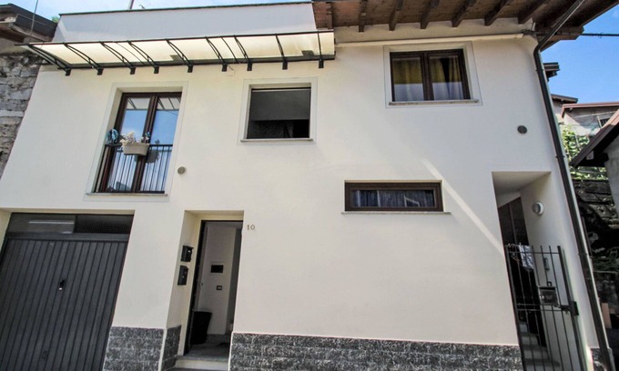 Gravellona Toce Apartment | Cosy apartment for 3 guests with WIFI, TV, terrace, pets allowed and parking