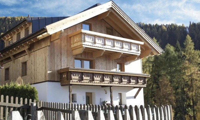 Fendels Apartment | Cosy apartment near ski lift in Fendels