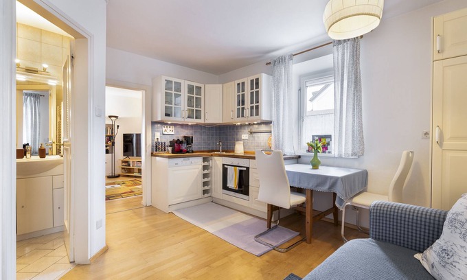Maxglan Apartment | Cosy apartment with balcony close to the historical center, free parking & wifi