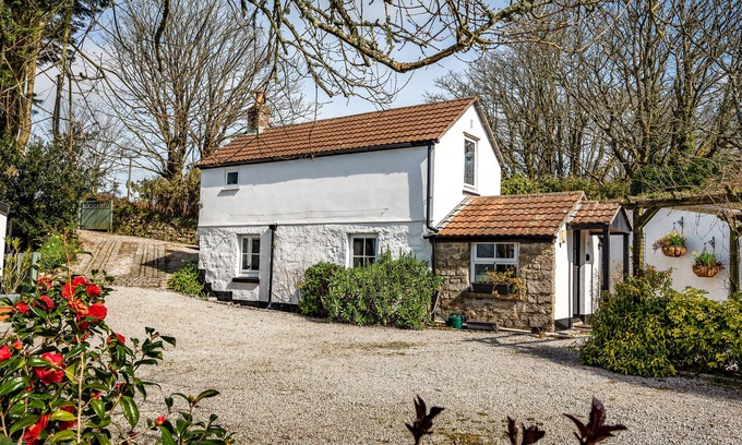Tresowes House | Cosy barn close to Praa Sands