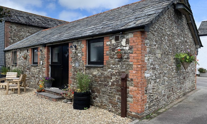 Bude House | Cosy barn for couples in peaceful rural surroundings near Bude coast