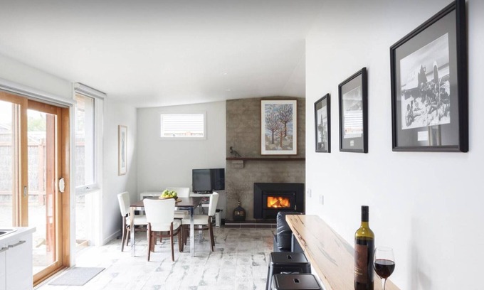 Sandy Point Cabin | Cosy Beach cabin