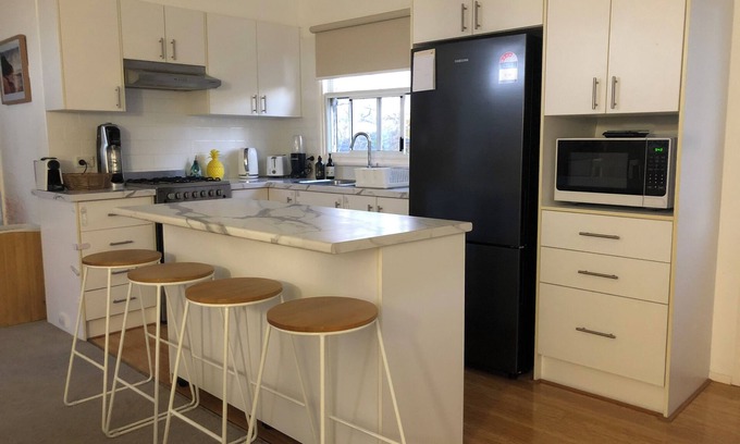 Chittaway Bay House | Cosy beach style house. Walking distance to lake and 10 minutes drive to beach