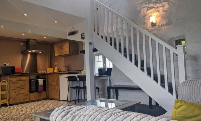 Llanystumdwy Apartment | Cosy bolt hole near coast and mountains