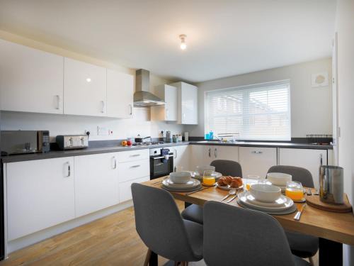 Giltbrook House | Cosy Brinsley Stay EV Garden WiFi Office Pass The Keys