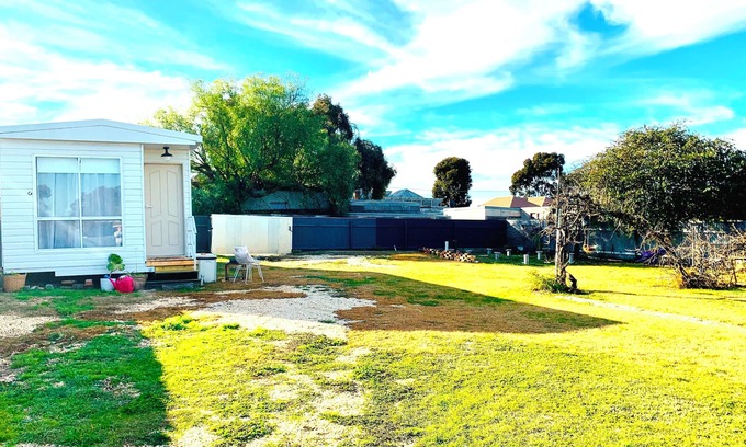 Ararat Cabin | Cosy Cabin near Grampians! Pets welcome!