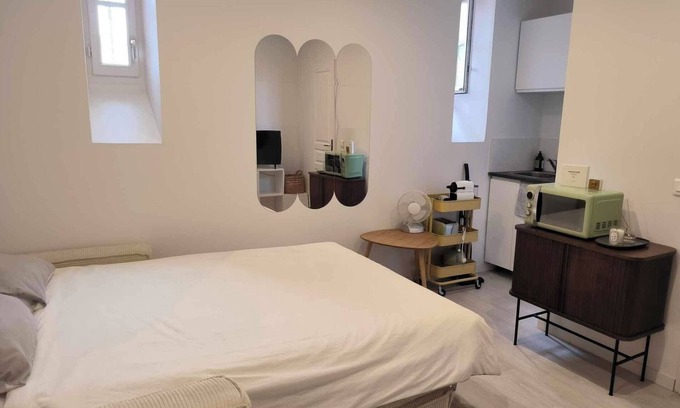 Saint-Etienne Apartment | Cosy Central Studio
