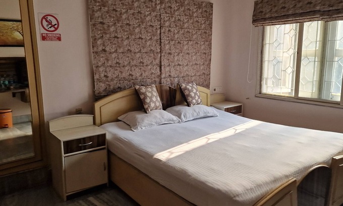 Kolkata Apartment | Cosy, Comfortable, safe stay at an affordable rate in Kolkata #2n