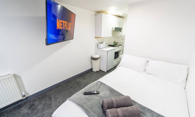 Selly Oak Apartment | Cosy Compact Ground Floor Studio near City!