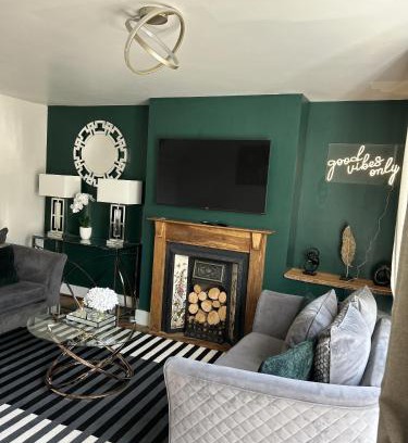 Corby House | Cosy Corby Getaway