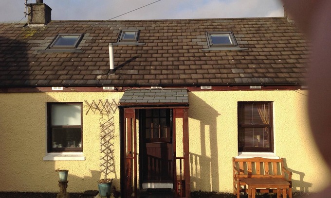 Bowmore Cottage | Cosy cottage in the heart of Bowmore