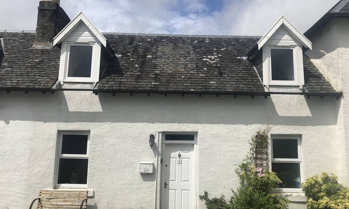 Minard Cottage | Cosy cottage with direct view of Loch Fyne