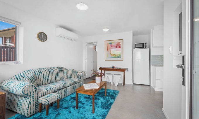 Lindisfarne Apartment | Cosy Cottesloe - One Bedroom - Free Parking - Lindisfarne