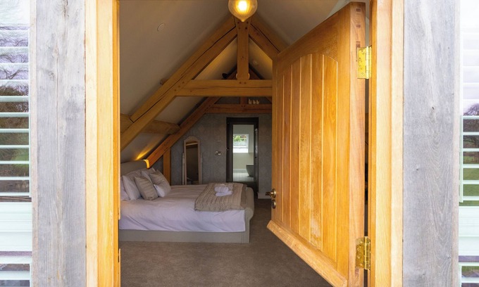 Montgomery House | Cosy countryside luxury apartment sleeping two. Surrounded by stunning panoramic views.