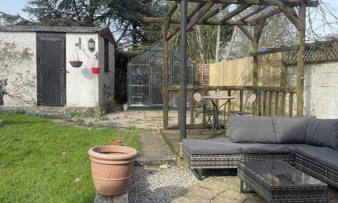 Langdon Cottage | Cosy Daffodil Cottage Getaway