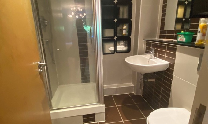 Park Royal Apartment | Cosy Double room - Central LinenCentral Line directly to Oxford Circus