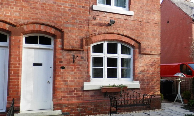 Marshbrook Cottage | Cosy ex Railway Cottage with WiFi & EV charger