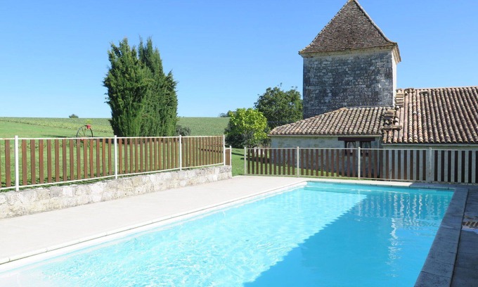 Dondas Villa | Cosy apartment in villa for 6 people with pool, TV, terrace and panoramic view