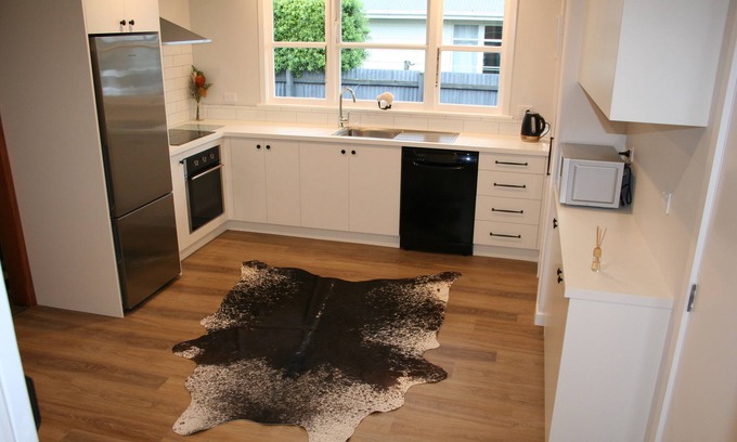 Ashburton House | Cosy Home Away from Home