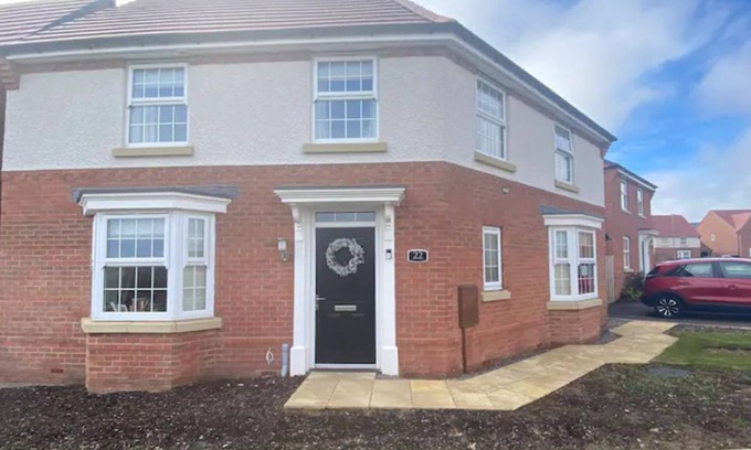 Grantham House | Cosy Home in Quiet Village