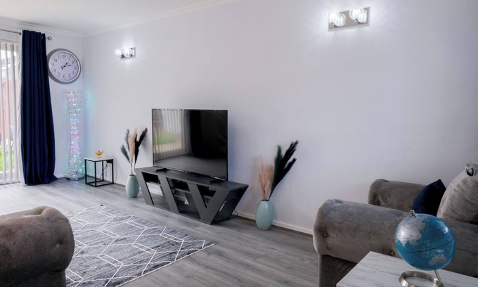 Cleedownton House | Cosy Luxurious 3-bedroom home