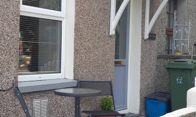 Porthmadog House | Cosy Mews House Close to Harbour