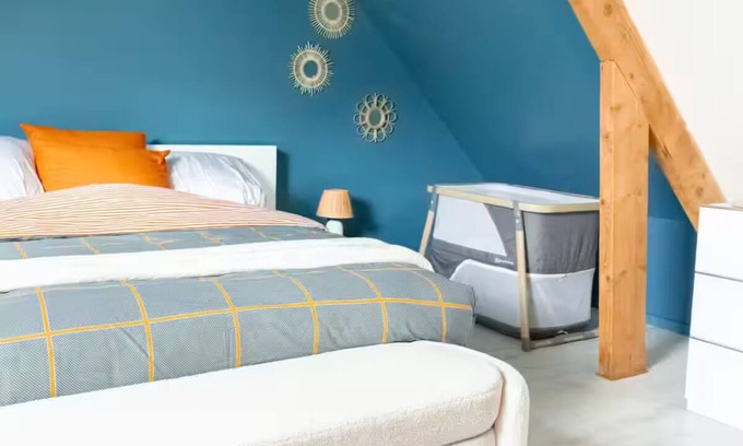 Demouville Apartment | Cosy modern loft close to towns and beaches