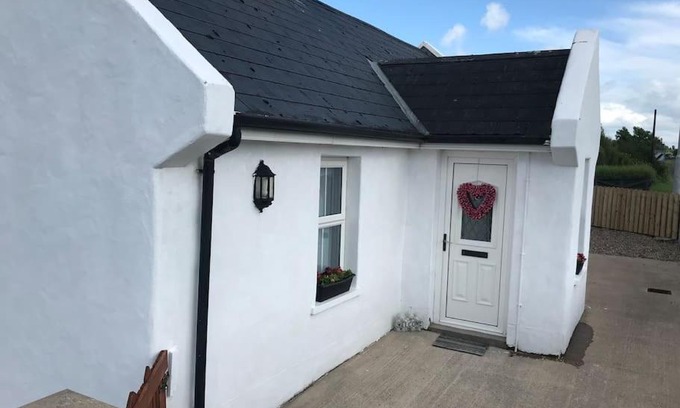 Enniskillen House | Cosy Nook Cottage Kesh
