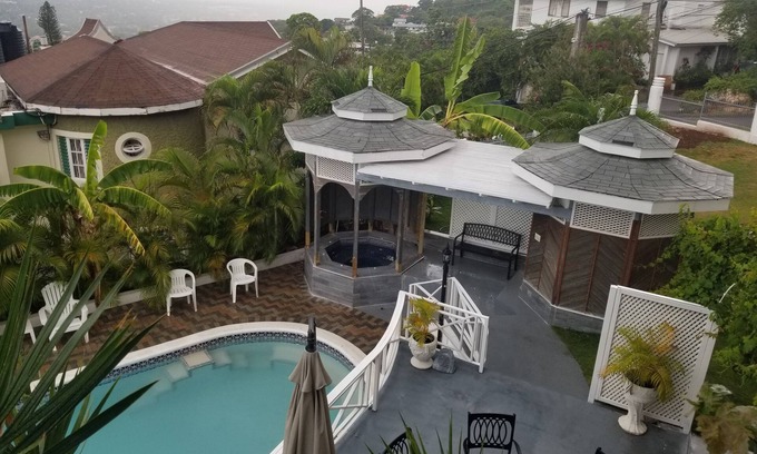 Saint Andrew Apartment | Cosy one bedroom with relaxing pool.